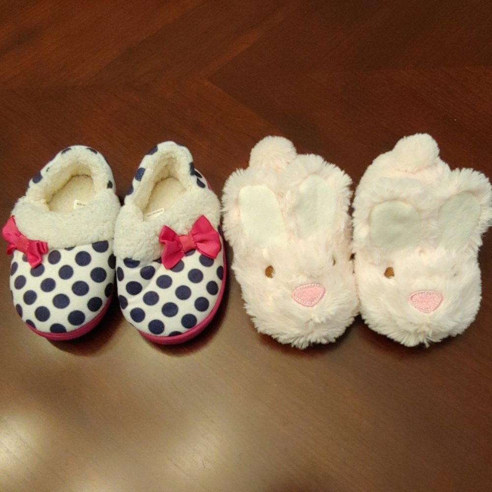 Bundle of 2 pairs toddler bedroom slippers EUC